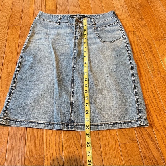 EXPRESS Jeans Womens Denim Mini Skirt 3/4 Small Low-Rise Stretch Back Slip - Picture 14 of 17